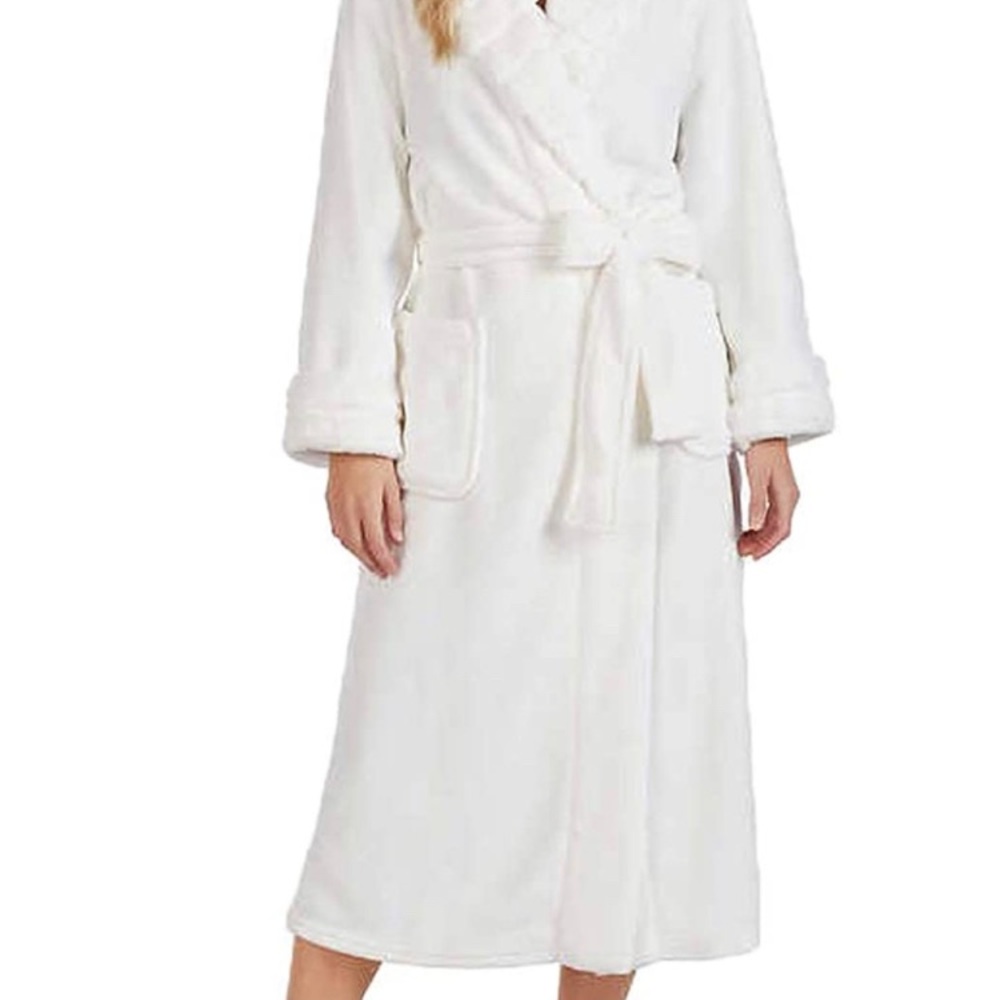 Carole Hochman Robe